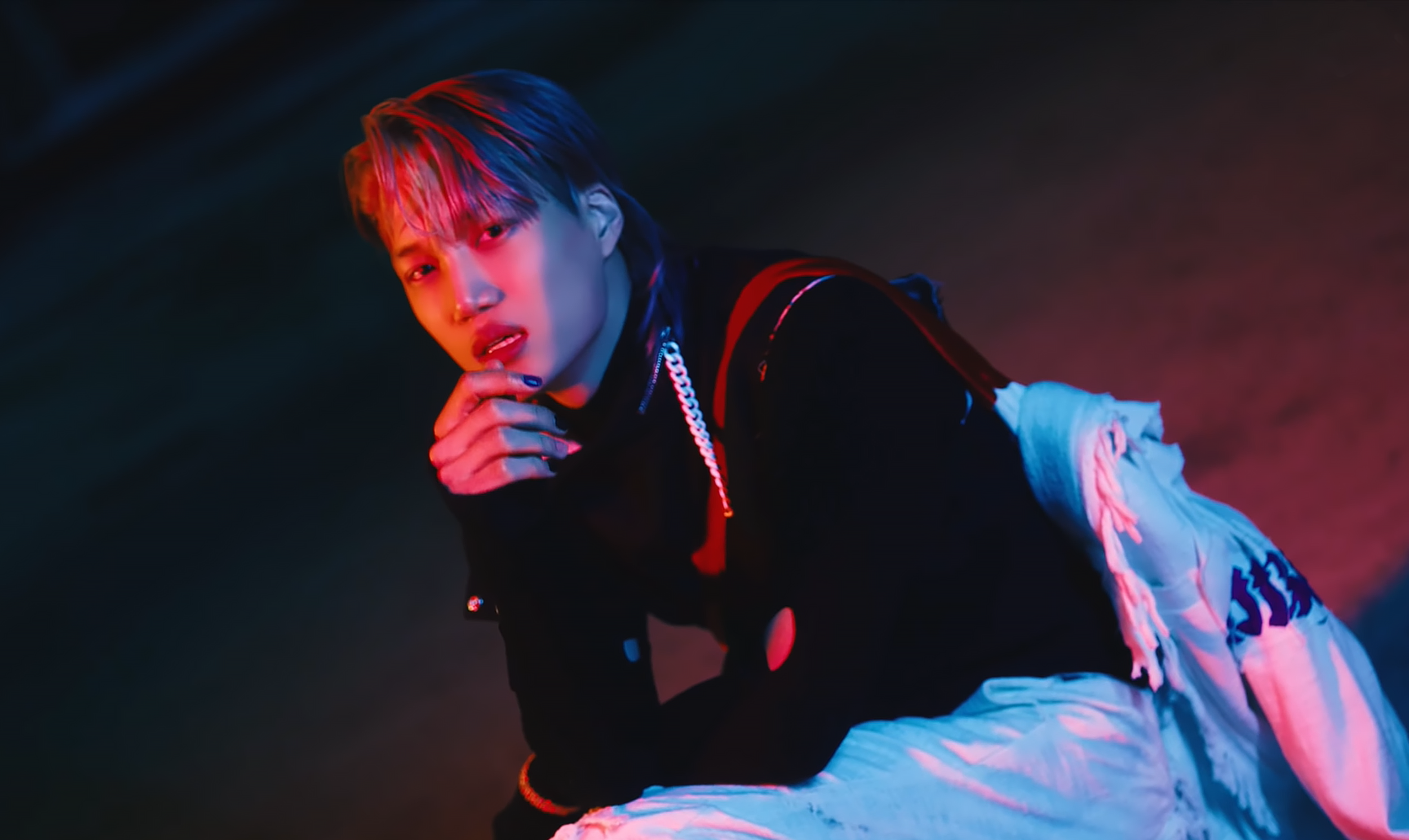 “Mmmh” and “FILM : KAI”: Kai’s Killer Solo Outfits