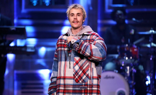 Justin Bieber surprises fan at MTV's Fresh Out Live