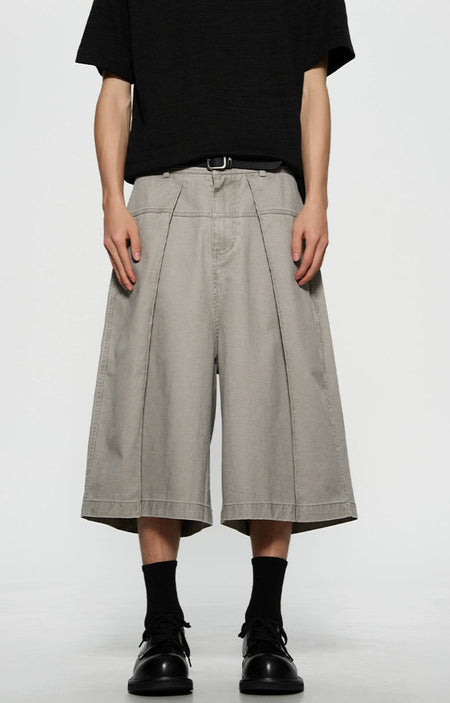 Structured Wide-Leg Pleated Bermuda Shorts - nightcity clothing