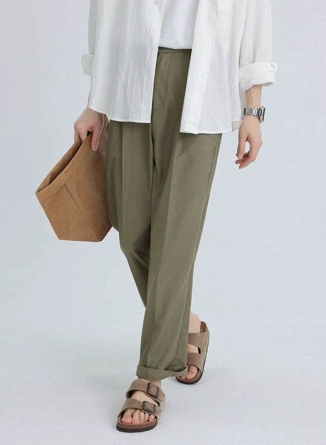 Relaxed Tapered Pleated Trousers with Pockets
