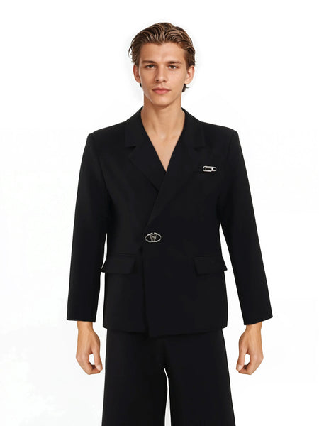 Structured Single-Breasted Blazer with Metal Clasp and Brooch Detail