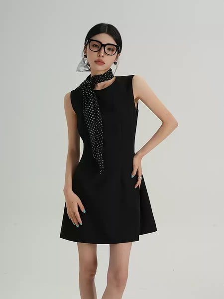 Sleeveless Mini Dress with Side Pockets and Polka Dot Scarf Sleeveless Mini Dress with Side Pockets and Polka Dot Scarf