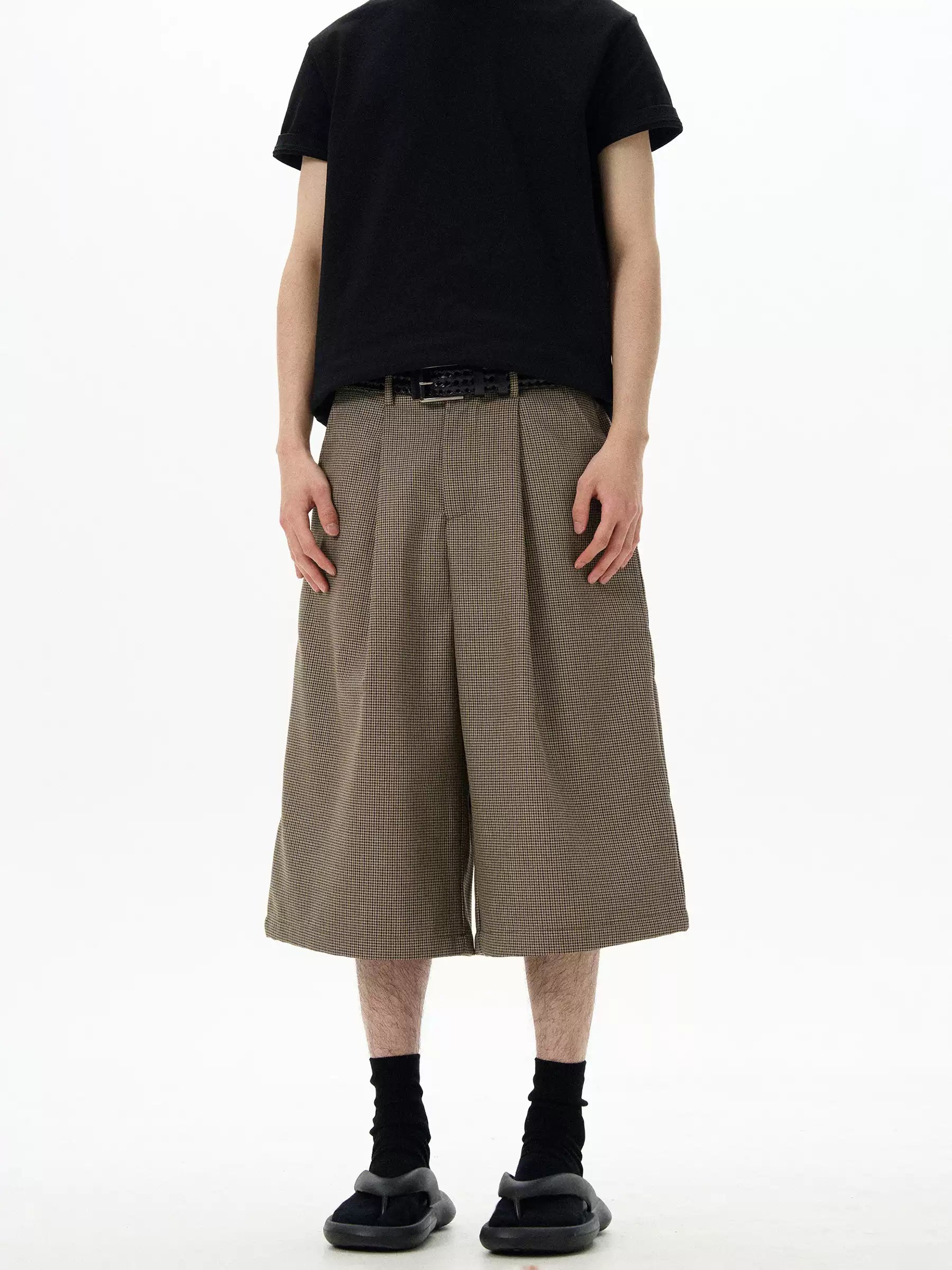 Wide-Leg Pleated Houndstooth Pattern Bermuda Shorts