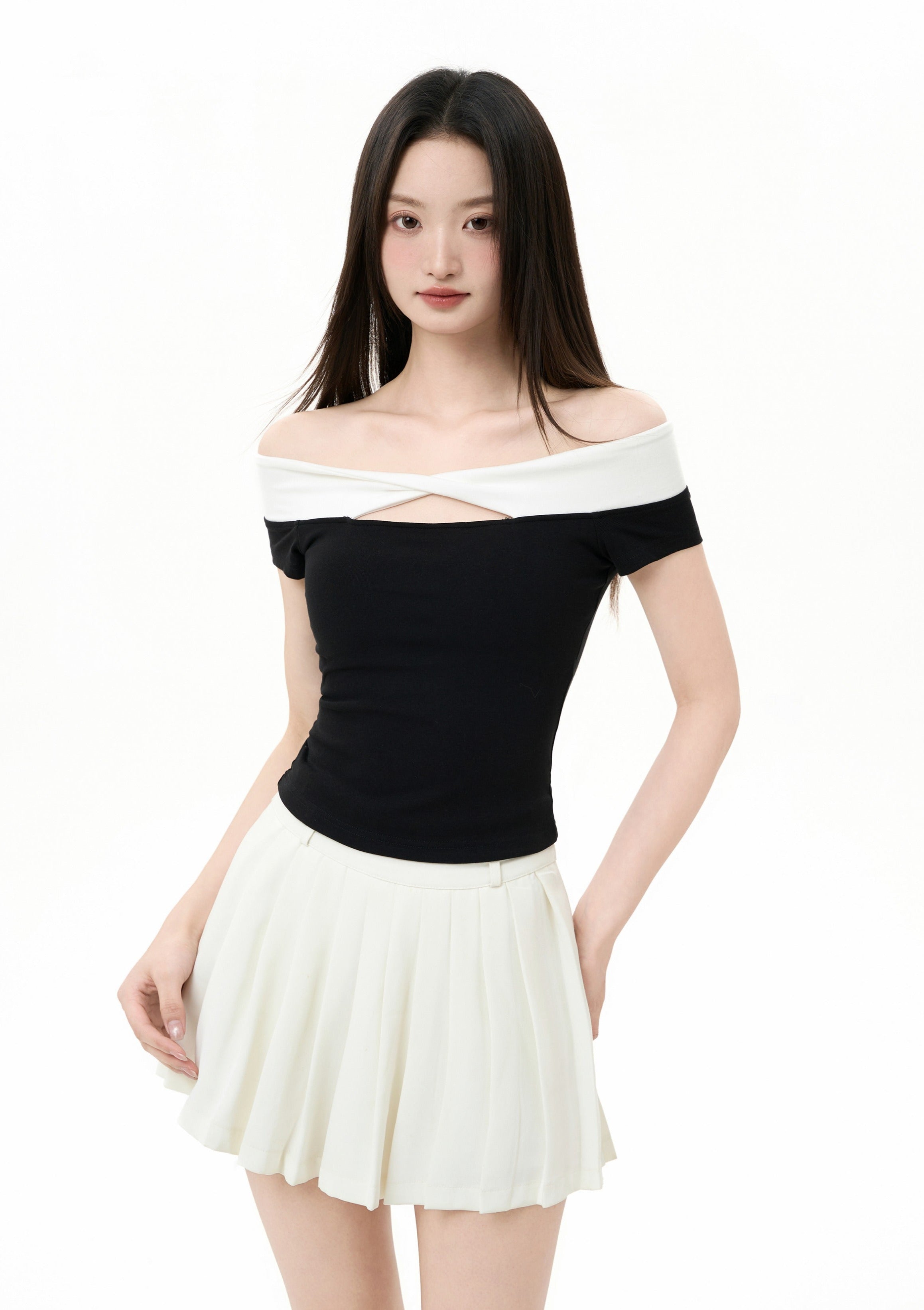 Off Shoulder Contrast Trim Short Sleeve Top