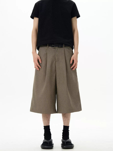 Wide-Leg Pleated Houndstooth Pattern Bermuda Shorts