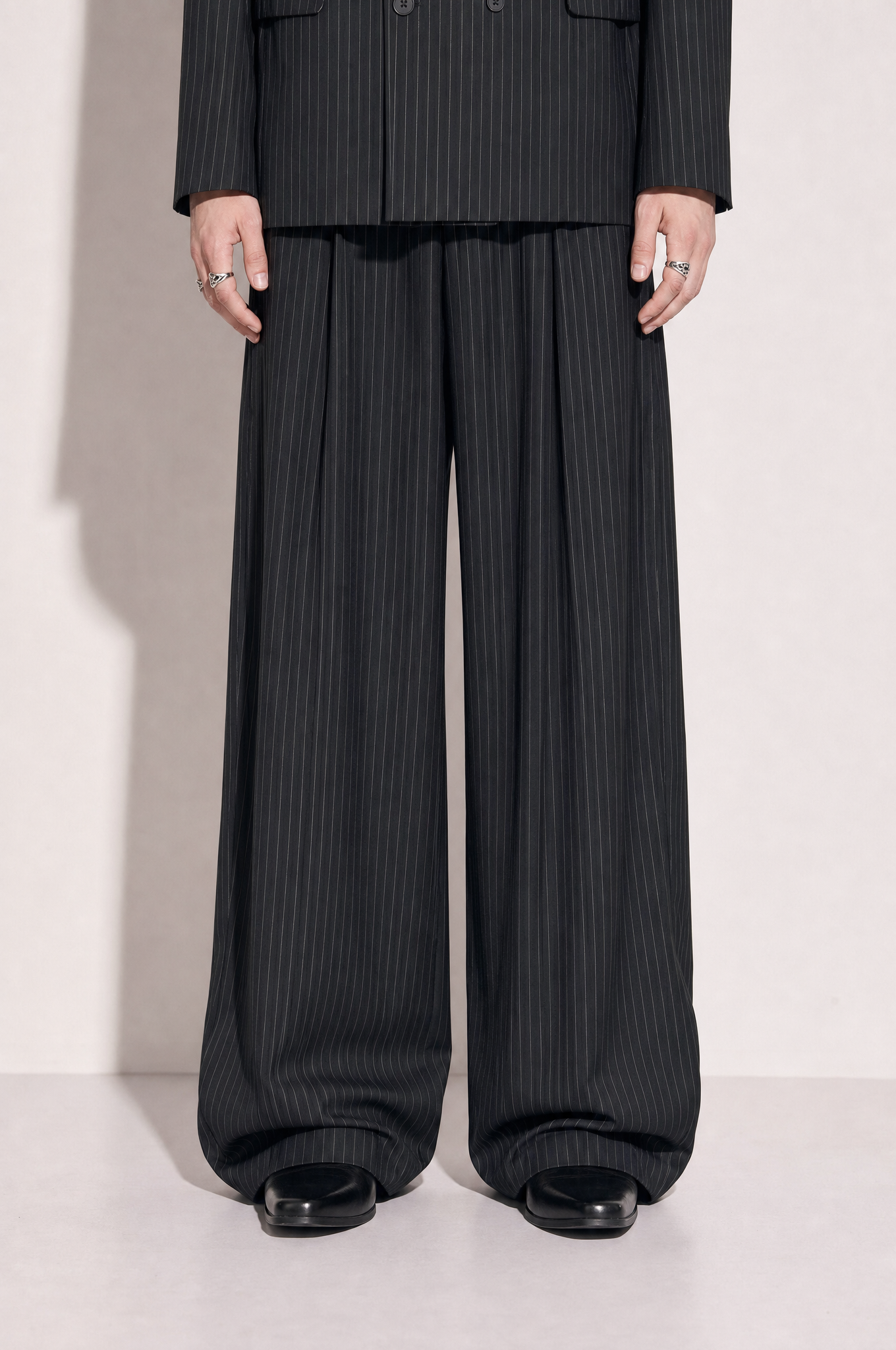 Oversized Wide-Pinstripe Double-Breasted Classic Suit-10