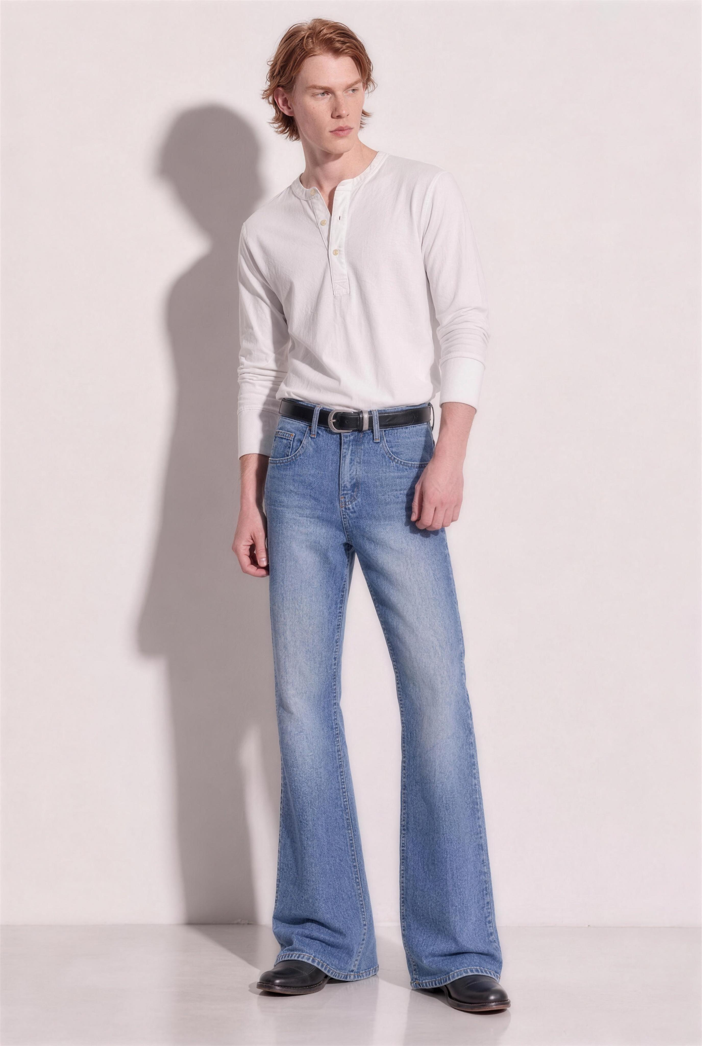 Western Vintage Wash Bootcut Denim Jeans in Light Blue – relaxed stance