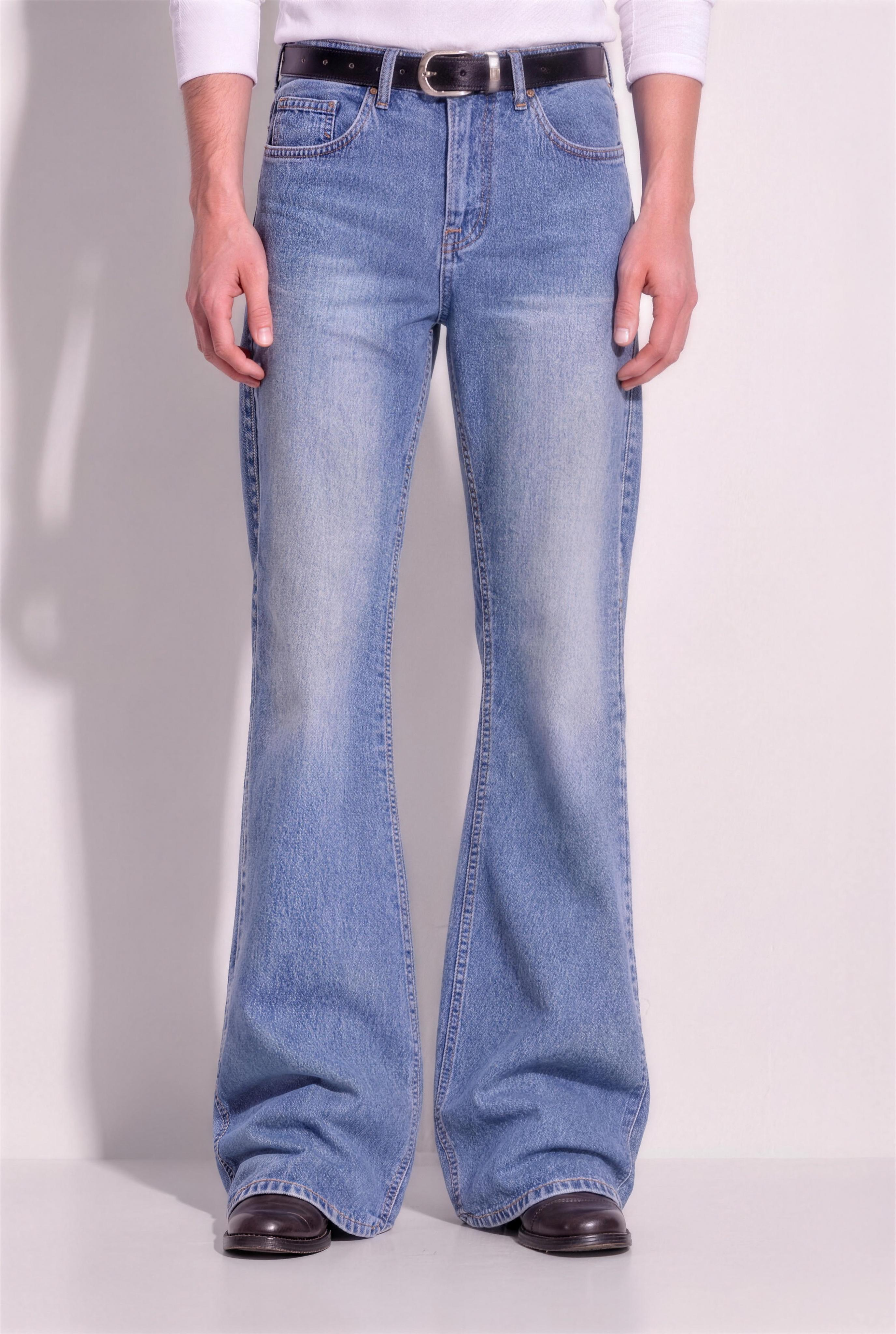 Western Vintage Wash Bootcut Denim Jeans in Light Blue – wash and flare detail