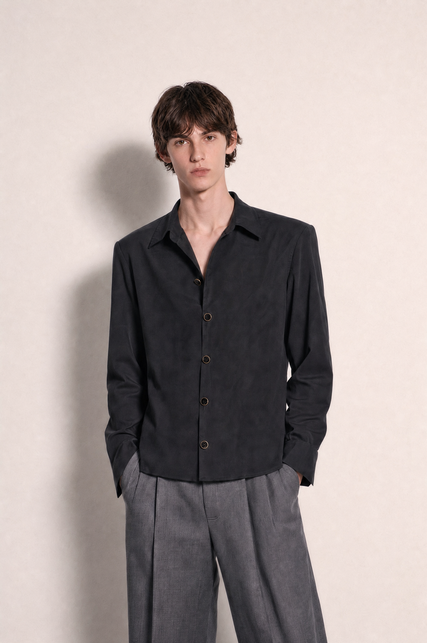 Structured Shoulder Pearlized Button Shirt in Black – front view