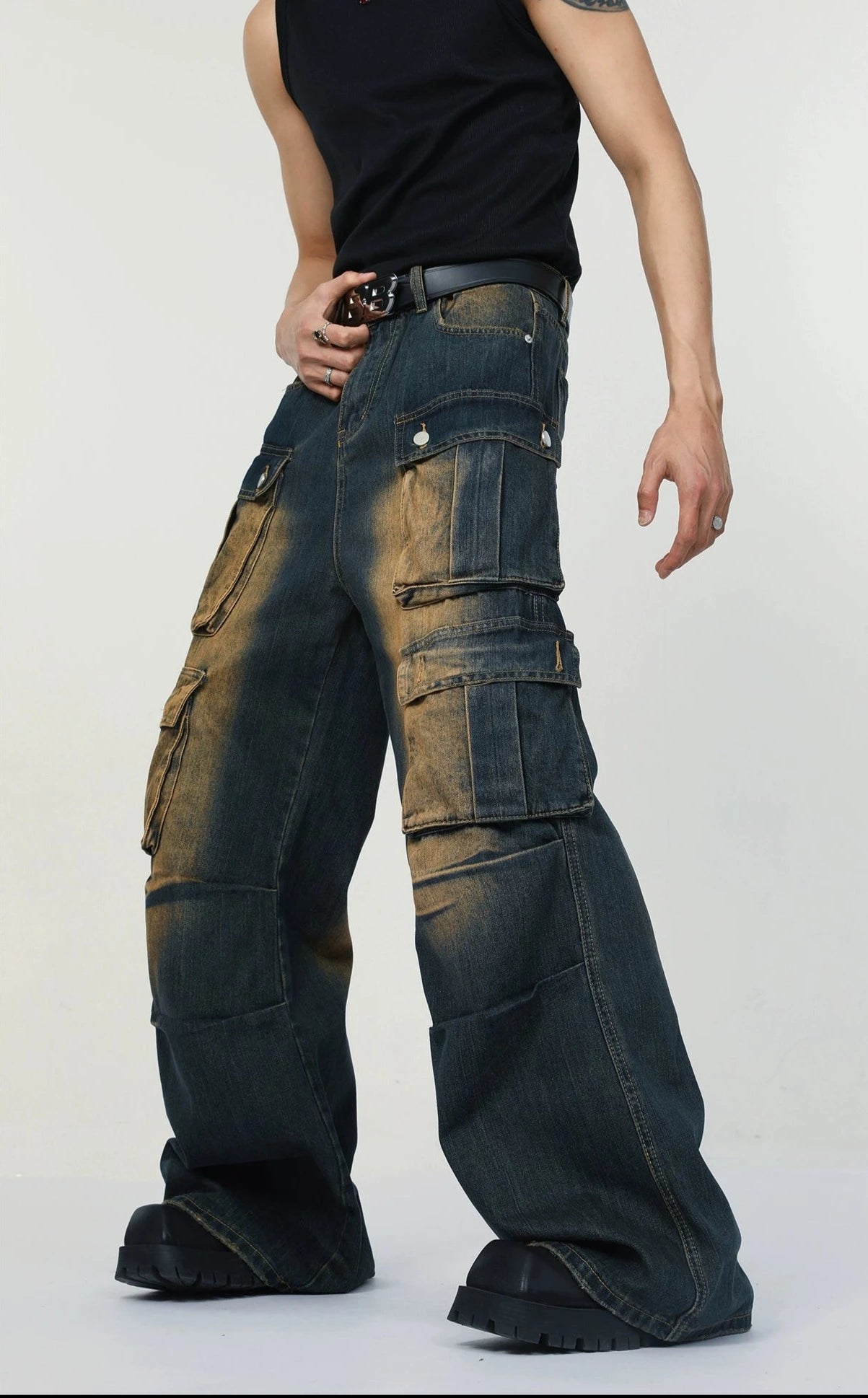 Cargo Pocketed Wide-Leg Sandblast Denim Jeans