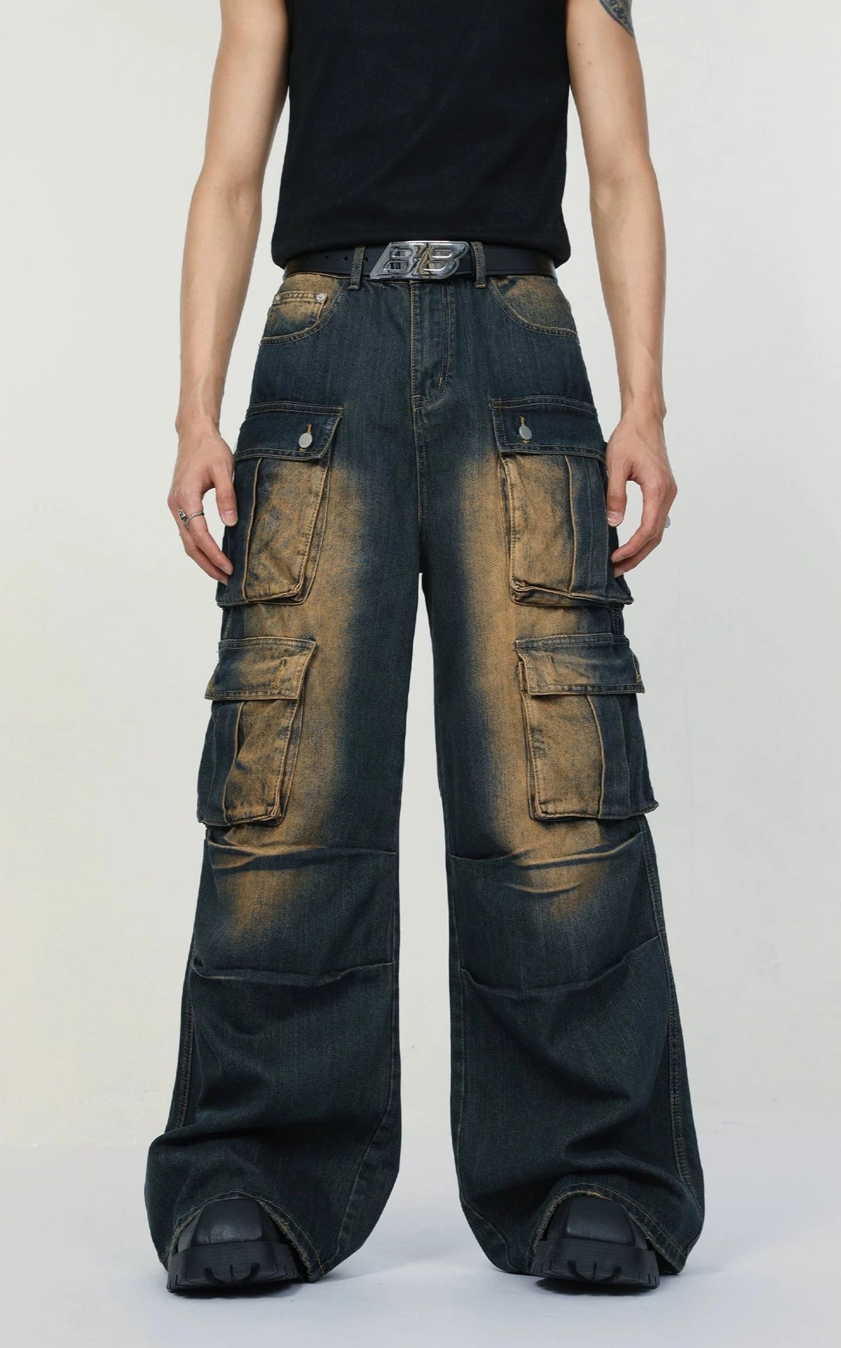 Cargo Pocketed Wide-Leg Sandblast Denim Jeans