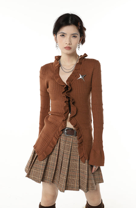 Ruffled Hem Ribbed Top with Star Pin Accessory
