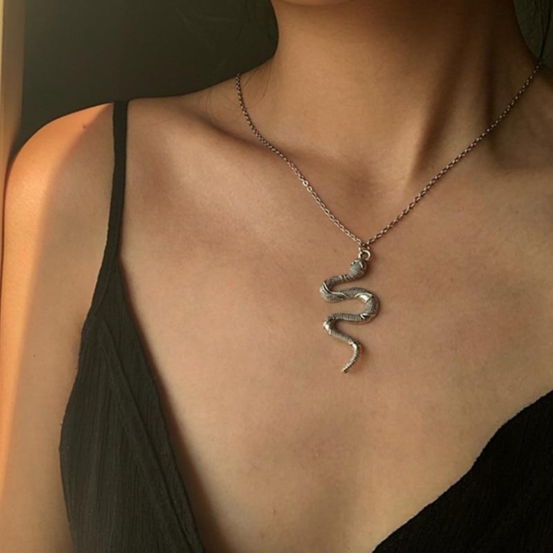 Glossy Snake Pendant Necklace - nightcity clothing