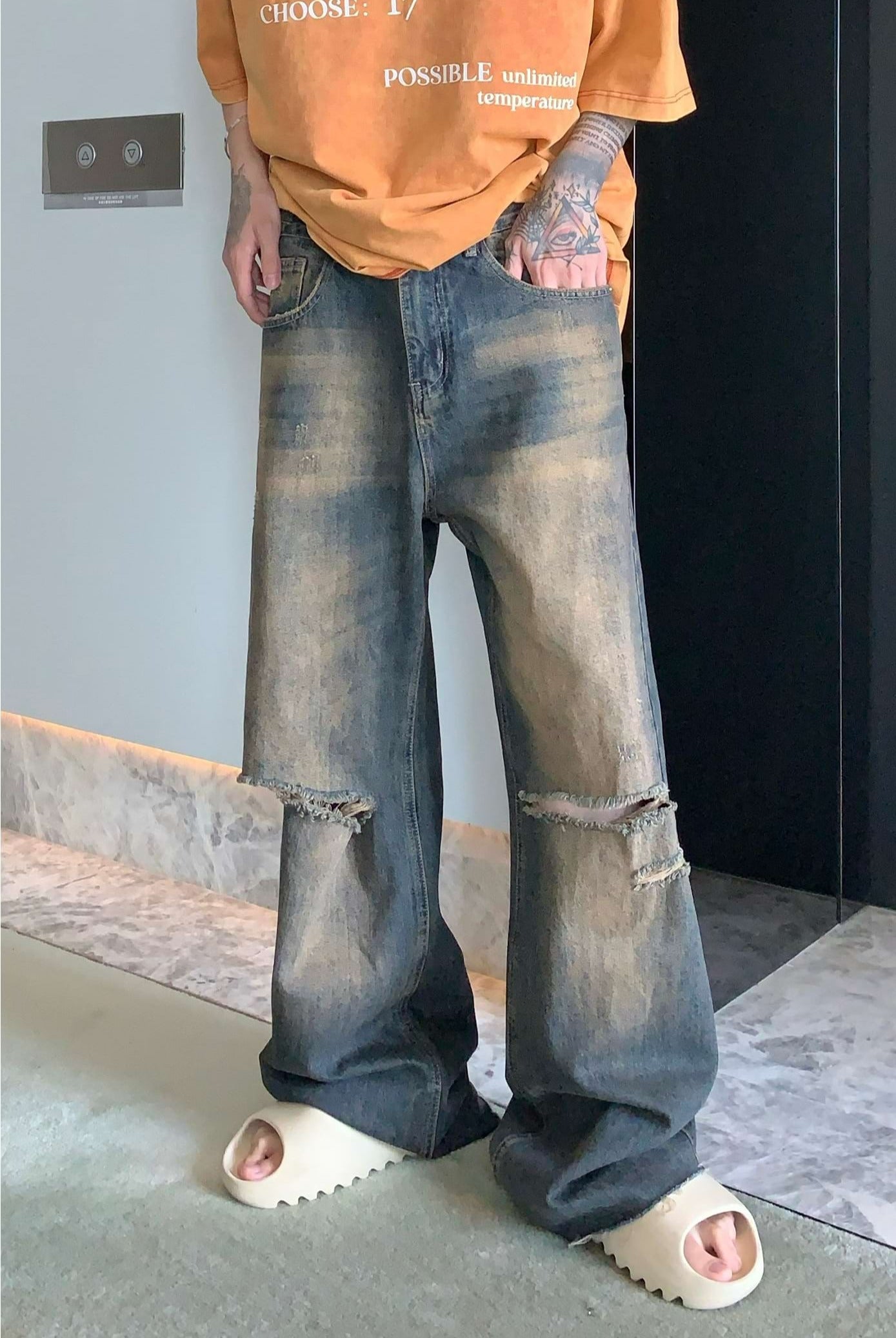 Distressed Wide Leg Sandblast Jeans