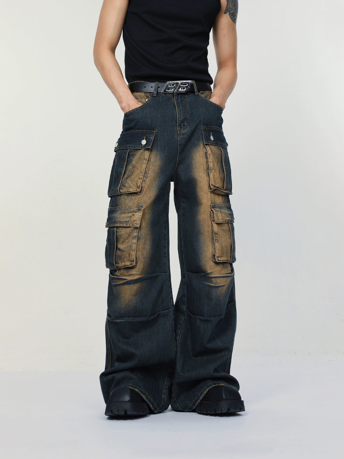 Cargo Pocketed Wide-Leg Sandblast Denim Jeans