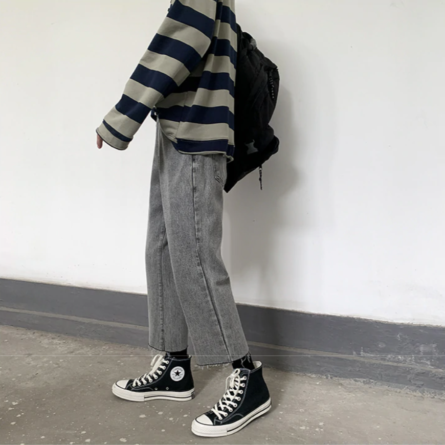 Slim Cropped Jeans with Frayed Hem - nightcity clothing