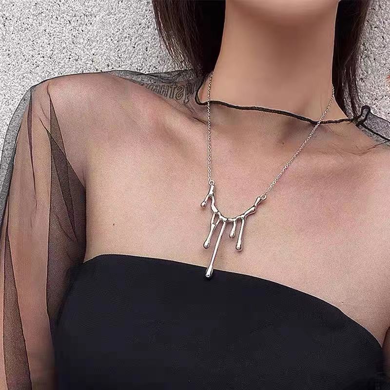 Chain Necklace with Melted Curved Bar Pendant - nightcity clothing